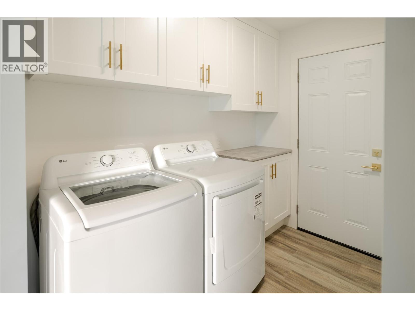 1284 Mcbride Road, Kelowna, BC - Indoor Photo Showing Laundry Room