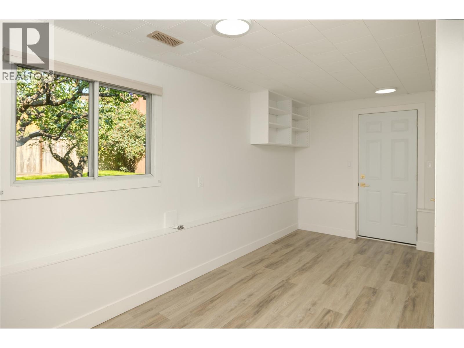 1284 Mcbride Road, Kelowna, BC - Indoor Photo Showing Other Room