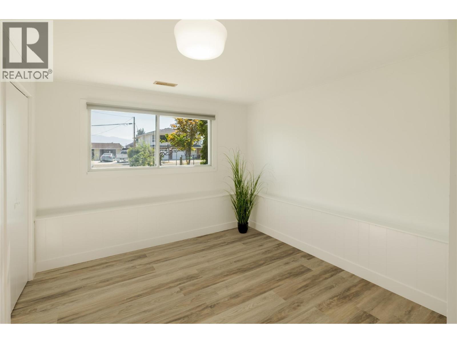 1284 Mcbride Road, Kelowna, BC - Indoor Photo Showing Other Room