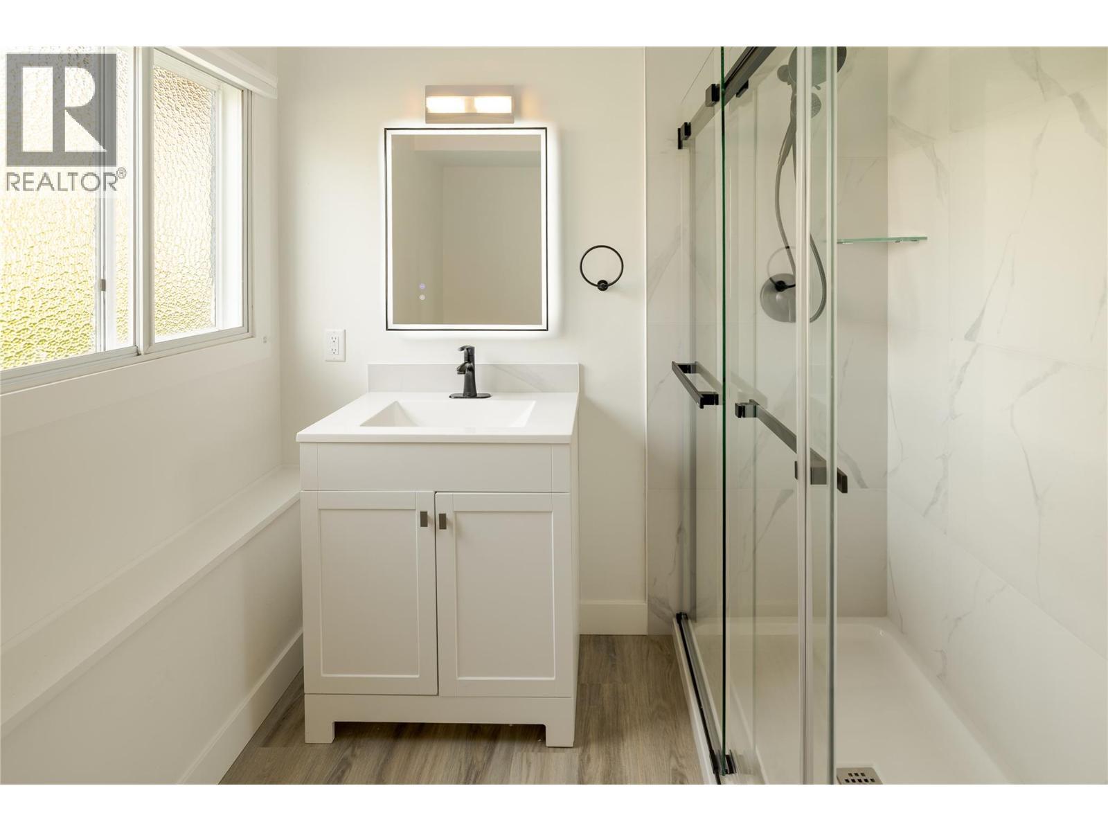 1284 Mcbride Road, Kelowna, BC - Indoor Photo Showing Bathroom