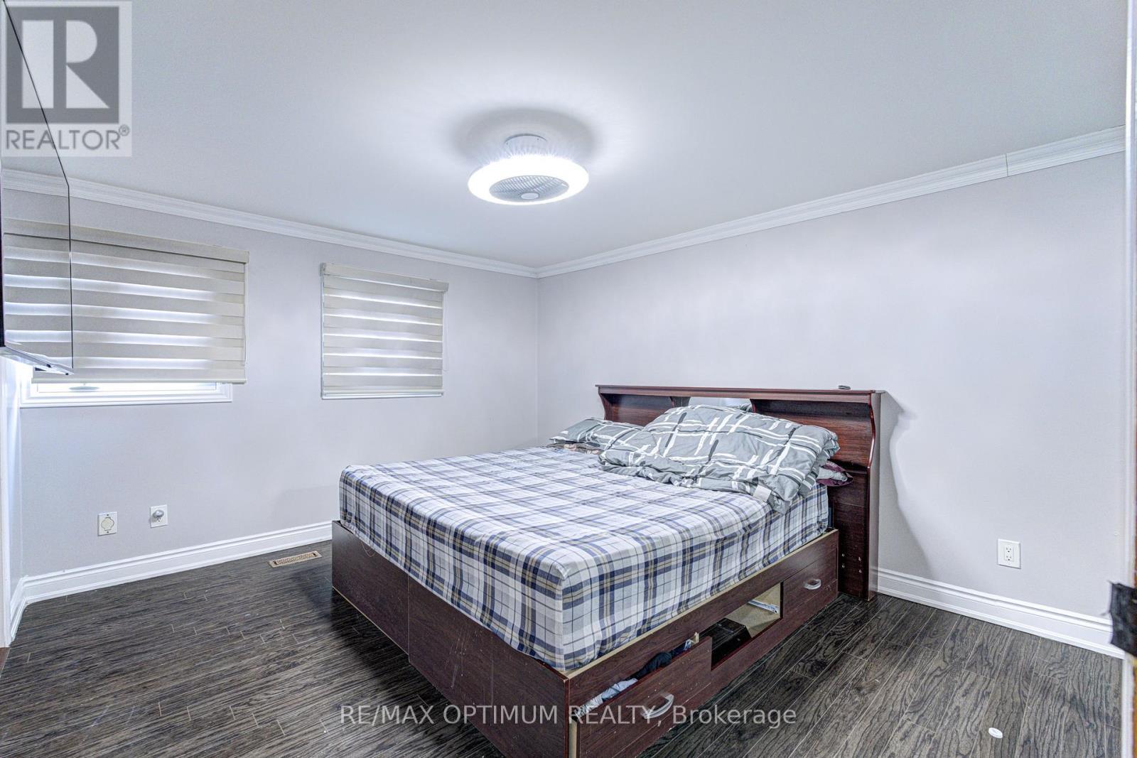 5 Roehampton Crescent, Brampton, ON - Indoor Photo Showing Bedroom