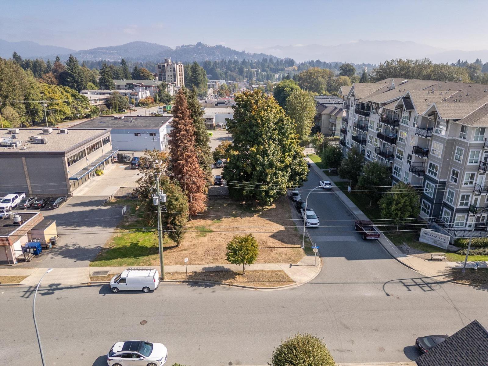 2612 E Bourquin Crescent, Abbotsford, BC