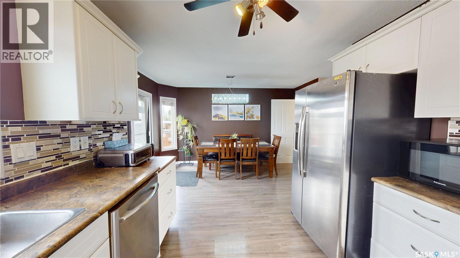 2933 Mcclocklin Road, Saskatoon, SK - Indoor Photo Showing Kitchen
