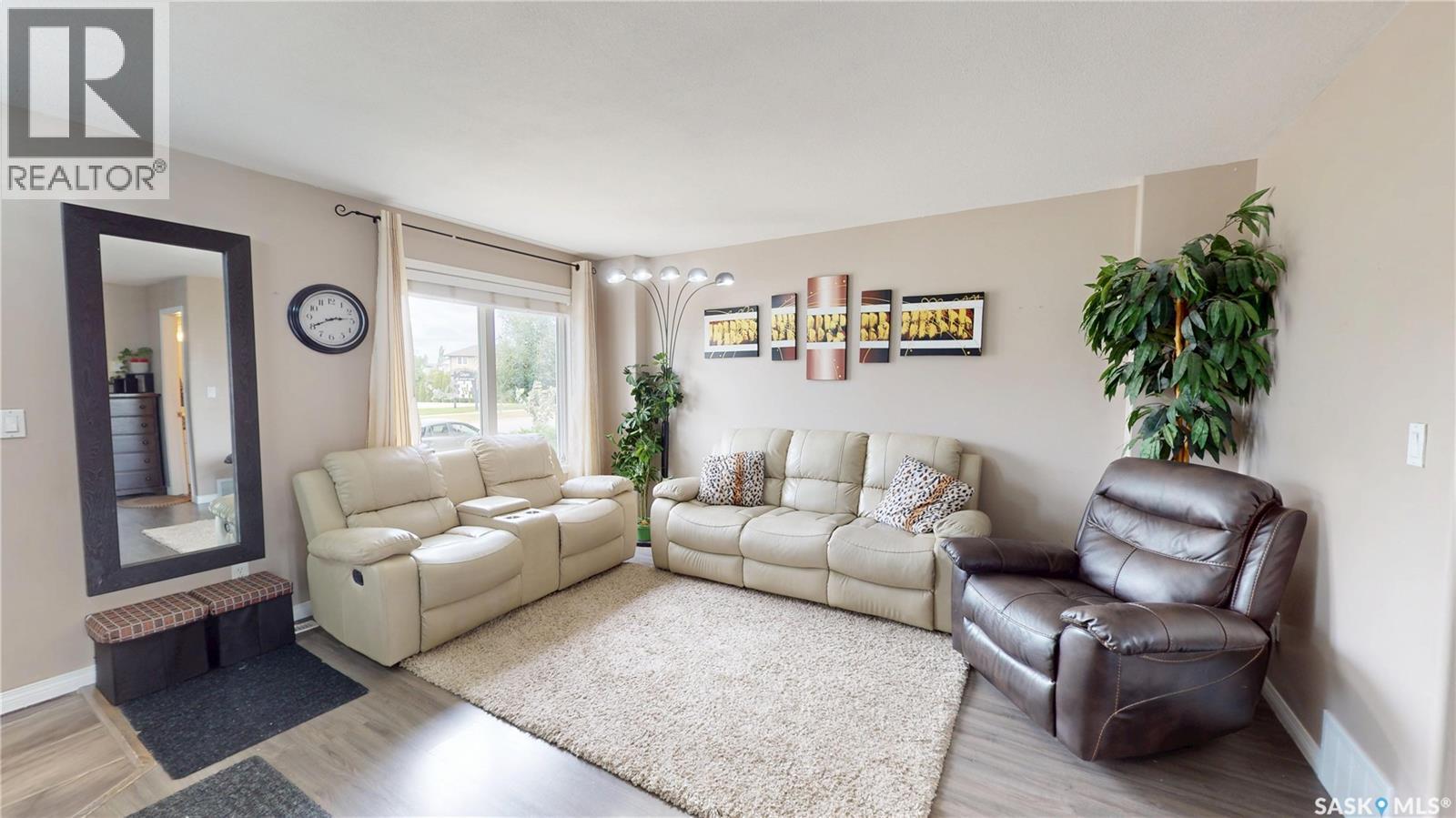 2933 Mcclocklin Road, Saskatoon, SK - Indoor Photo Showing Living Room