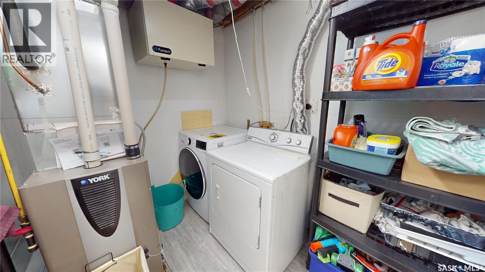 2933 Mcclocklin Road, Saskatoon, SK - Indoor Photo Showing Laundry Room