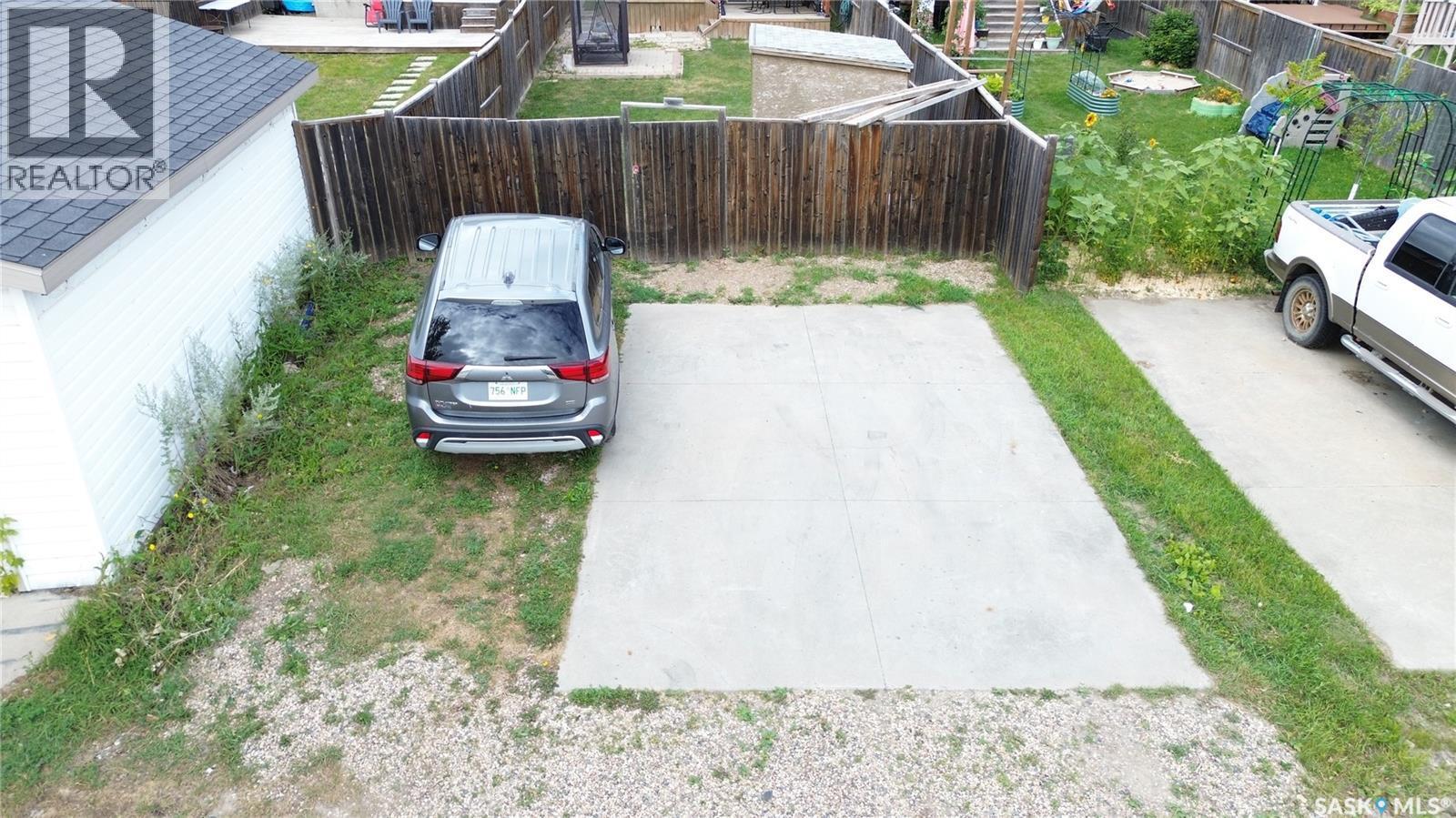 2933 Mcclocklin Road, Saskatoon, SK - Outdoor