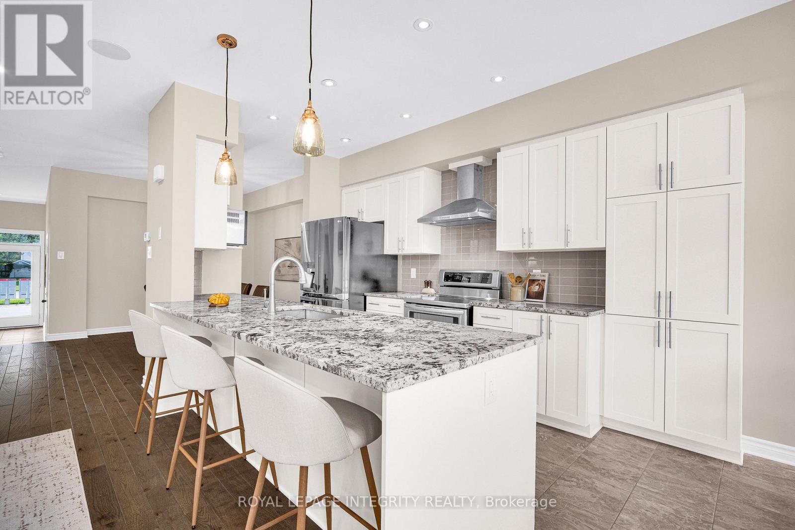 256 Dolce Crescent, Ottawa, ON - Indoor Photo Showing Kitchen With Upgraded Kitchen