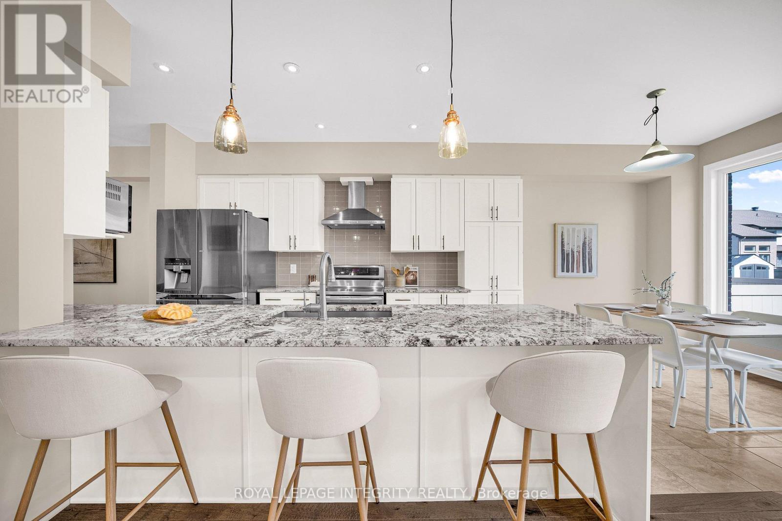 256 Dolce Crescent, Ottawa, ON - Indoor Photo Showing Kitchen With Upgraded Kitchen