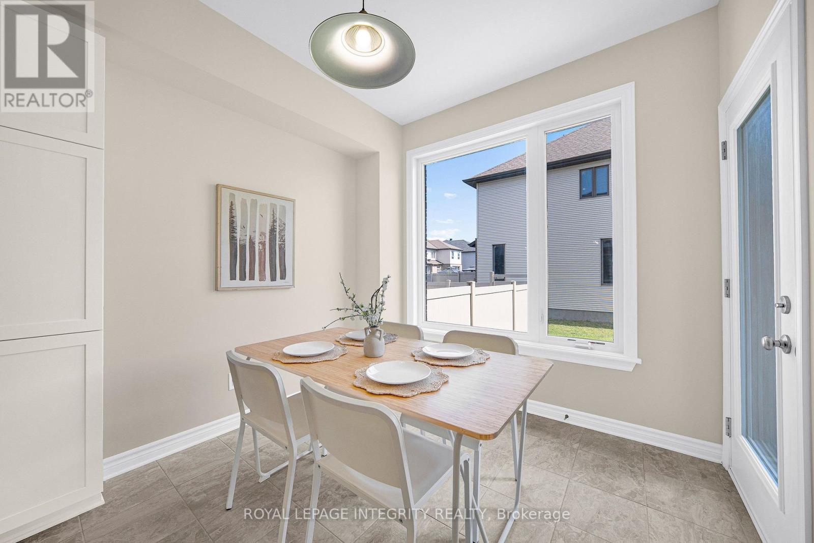 256 Dolce Crescent, Ottawa, ON - Indoor Photo Showing Dining Room