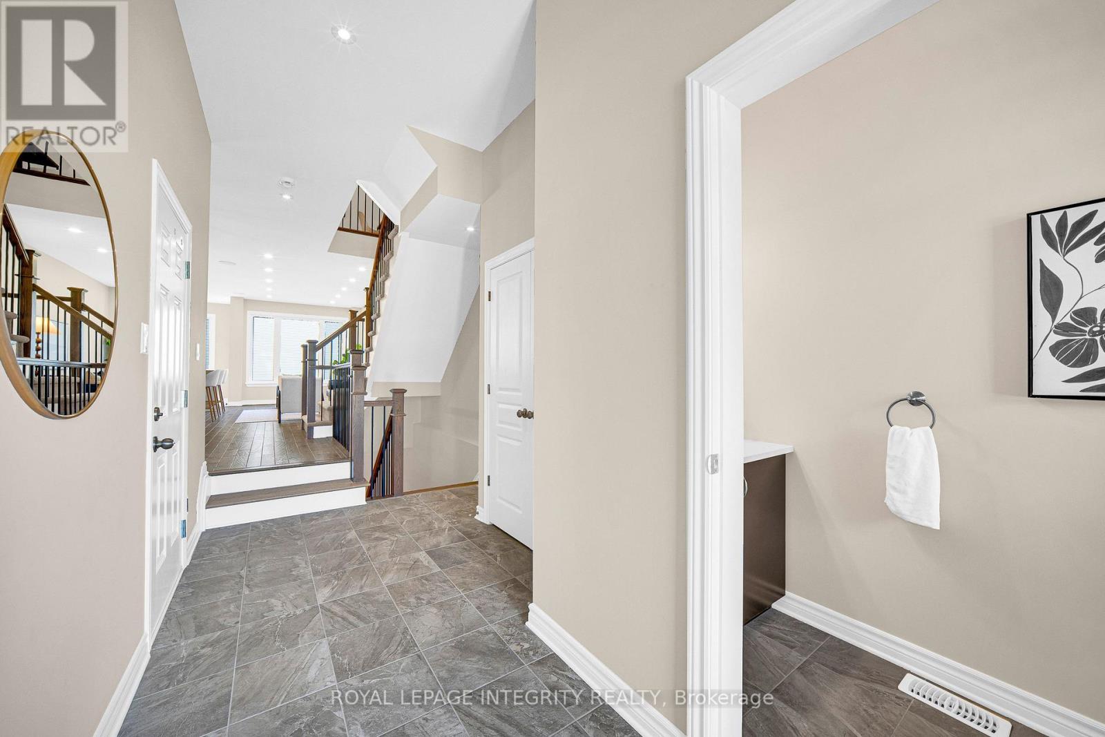 256 Dolce Crescent, Ottawa, ON - Indoor Photo Showing Other Room