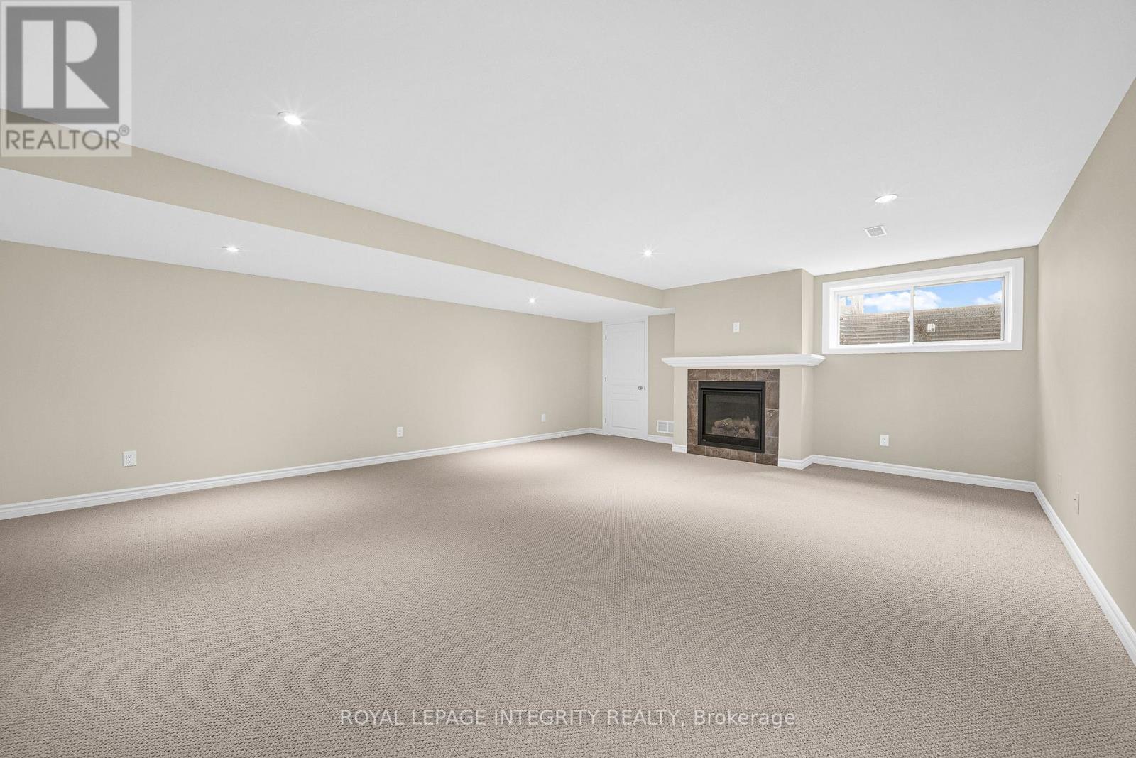 256 Dolce Crescent, Ottawa, ON - Indoor With Fireplace