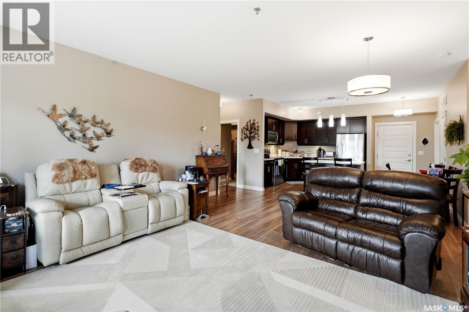203 423 Nelson Road, Saskatoon, SK - Indoor Photo Showing Living Room