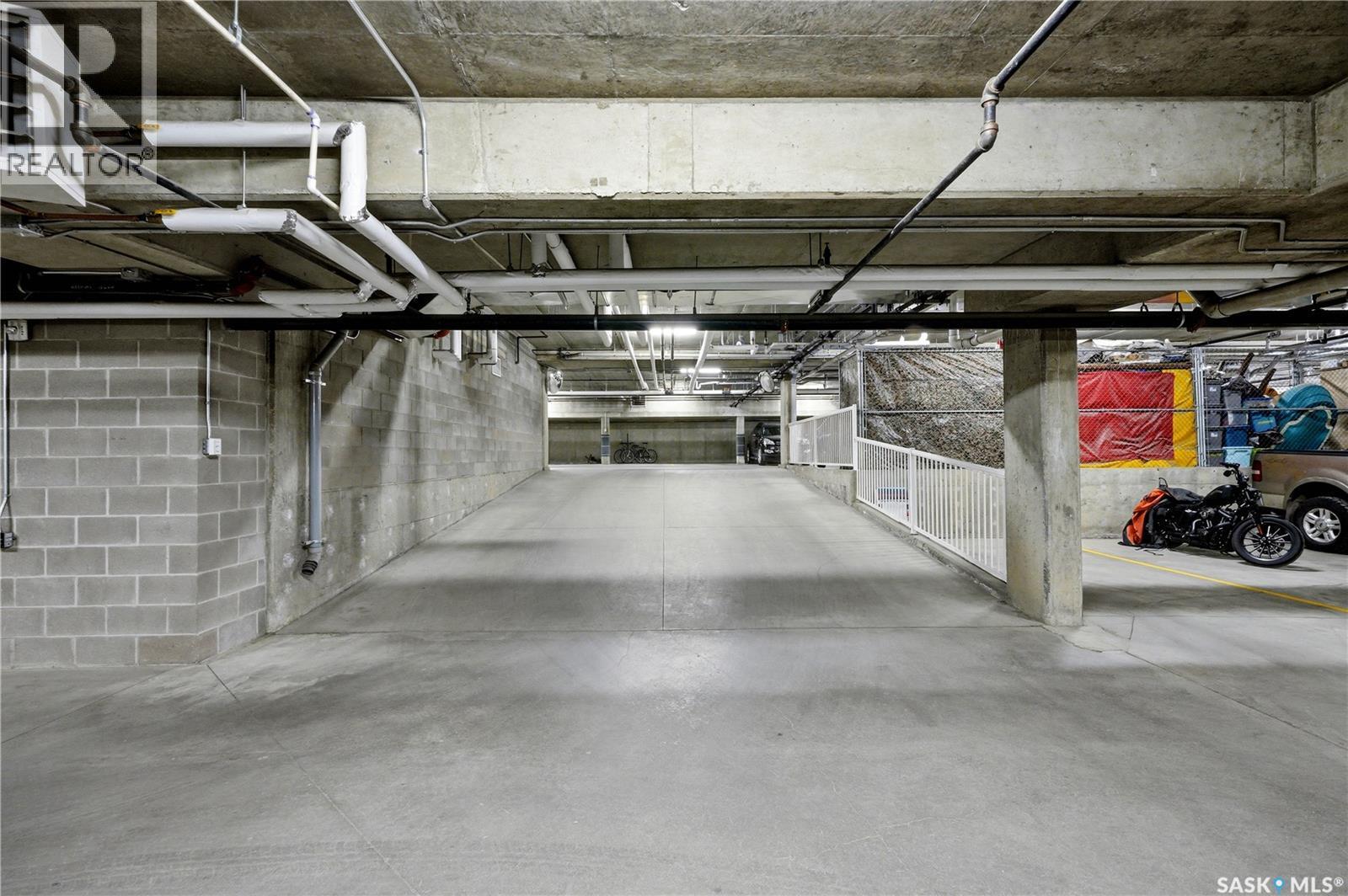 203 423 Nelson Road, Saskatoon, SK - Indoor Photo Showing Garage