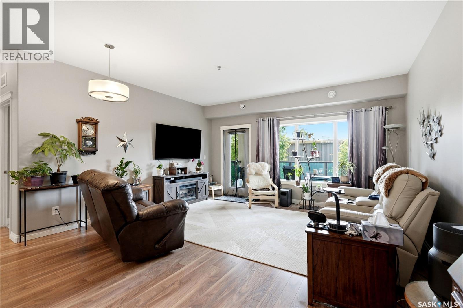203 423 Nelson Road, Saskatoon, SK - Indoor Photo Showing Living Room