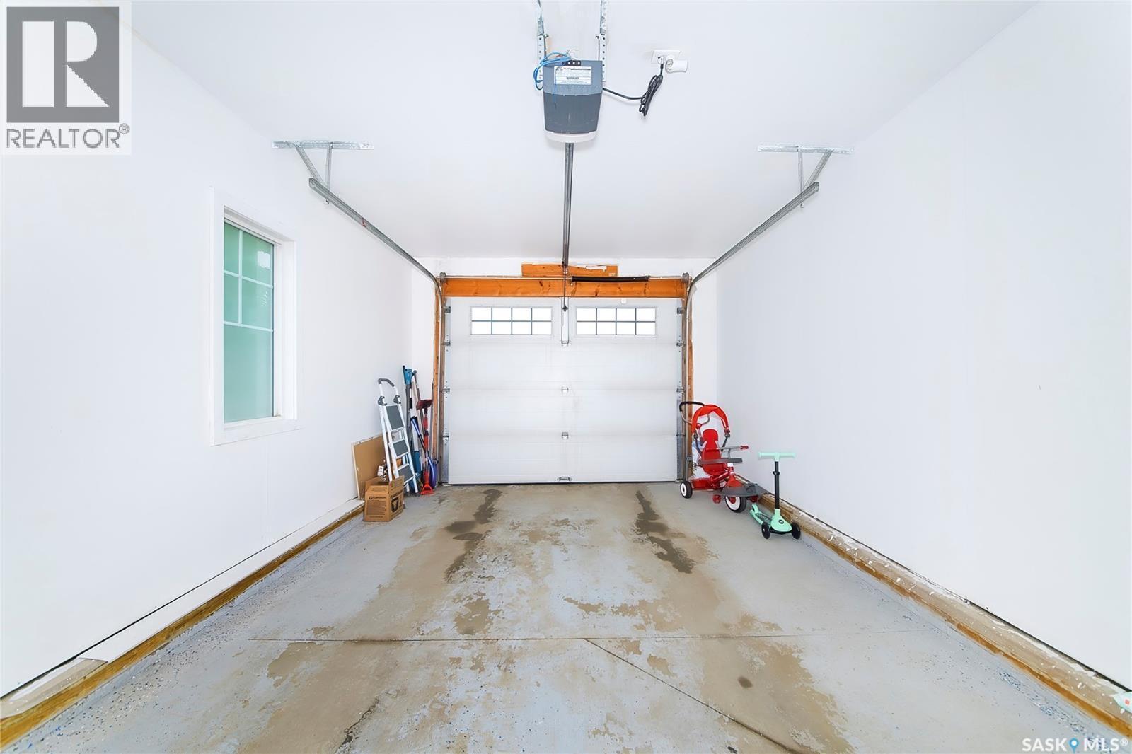 601 2012 Pohorecky Crescent, Saskatoon, SK - Indoor Photo Showing Garage
