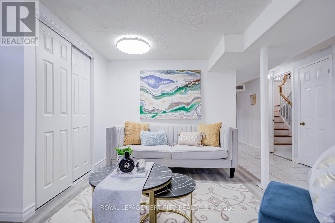 79 Samson Crescent, Toronto, ON - Indoor Photo Showing Living Room