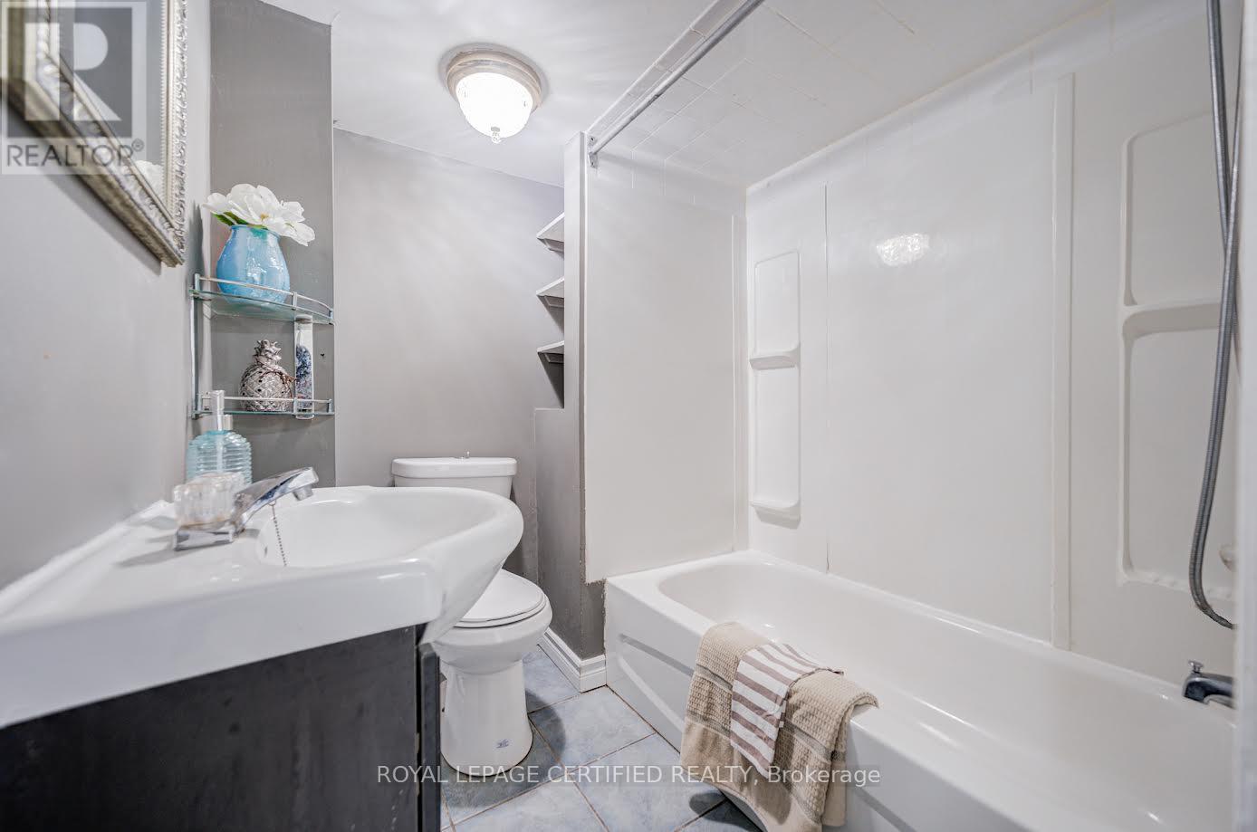 79 Samson Crescent, Toronto, ON - Indoor Photo Showing Bathroom