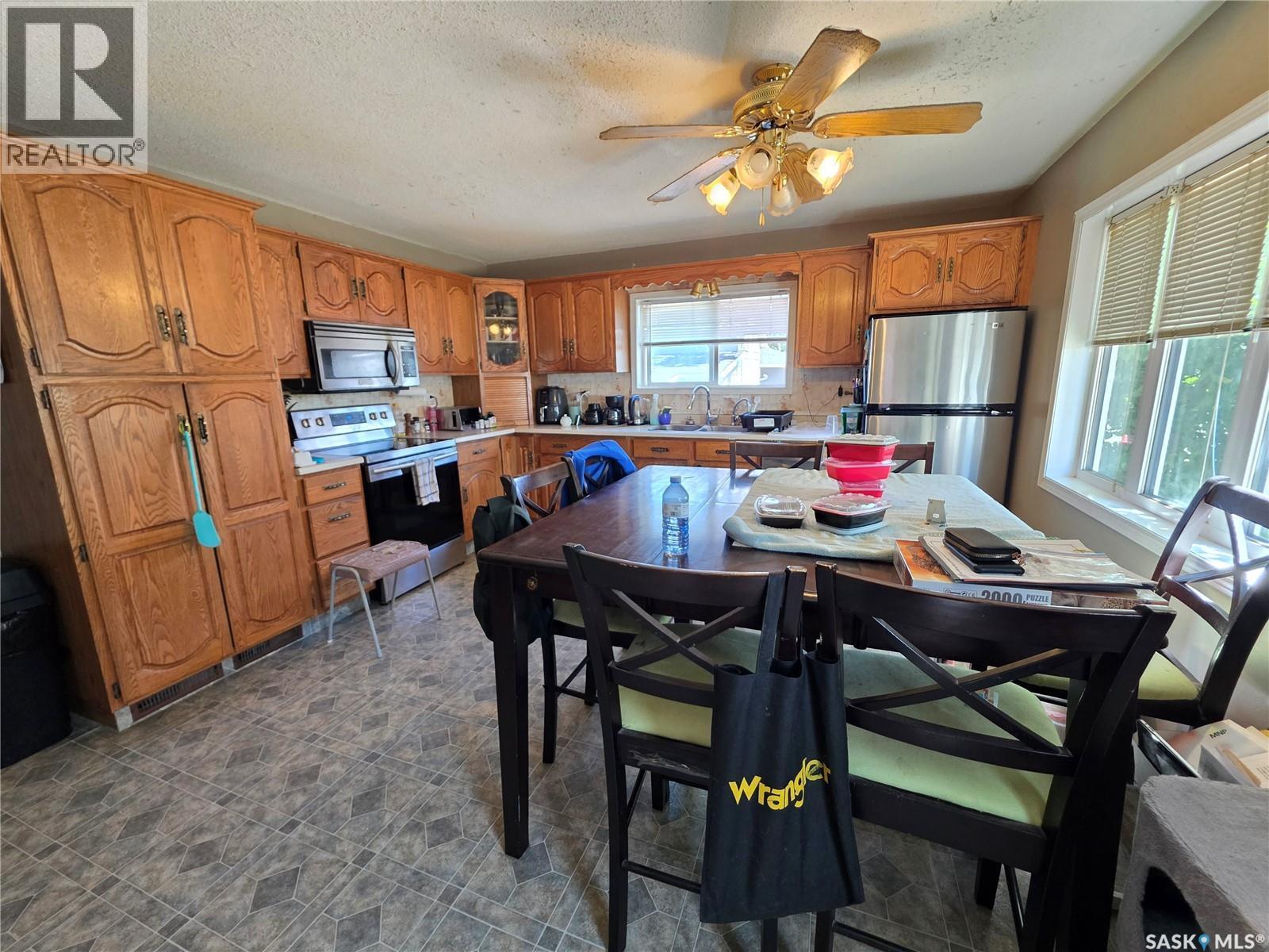 1328 Herbert Avenue, Herbert, SK - Indoor