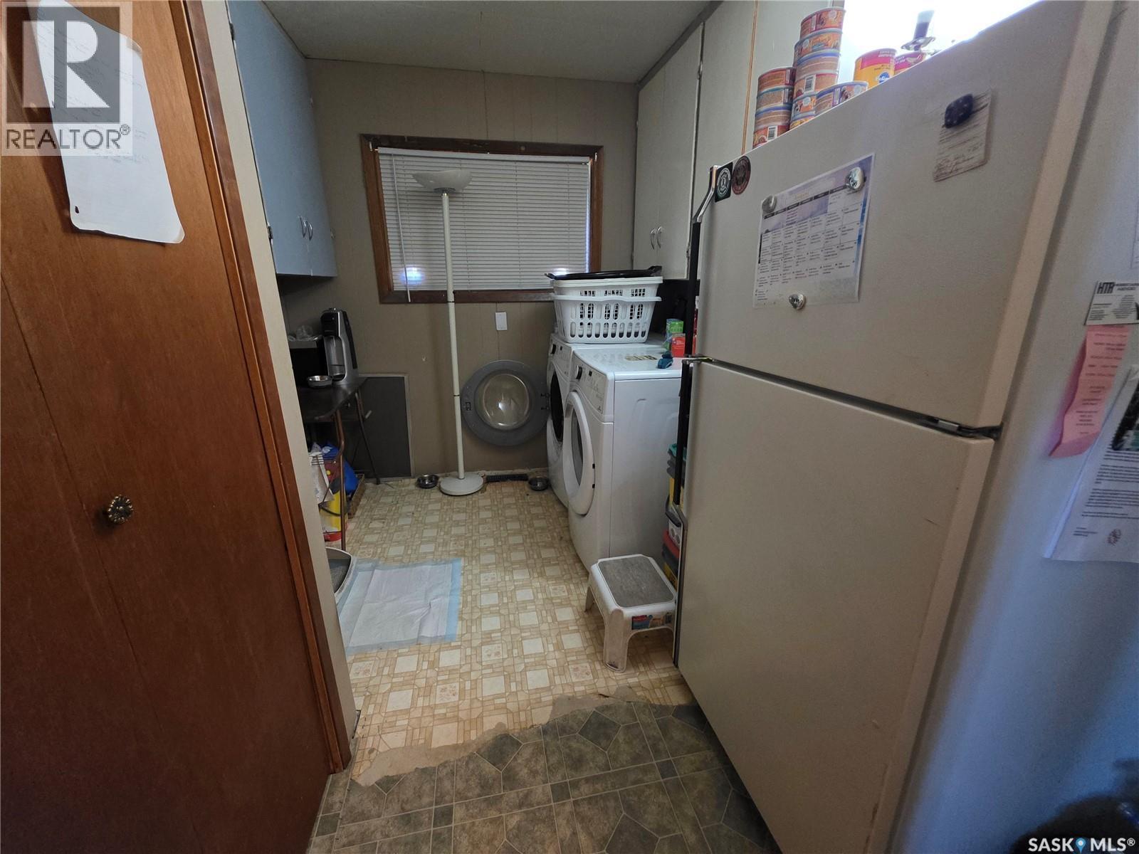 1328 Herbert Avenue, Herbert, SK - Indoor Photo Showing Laundry Room