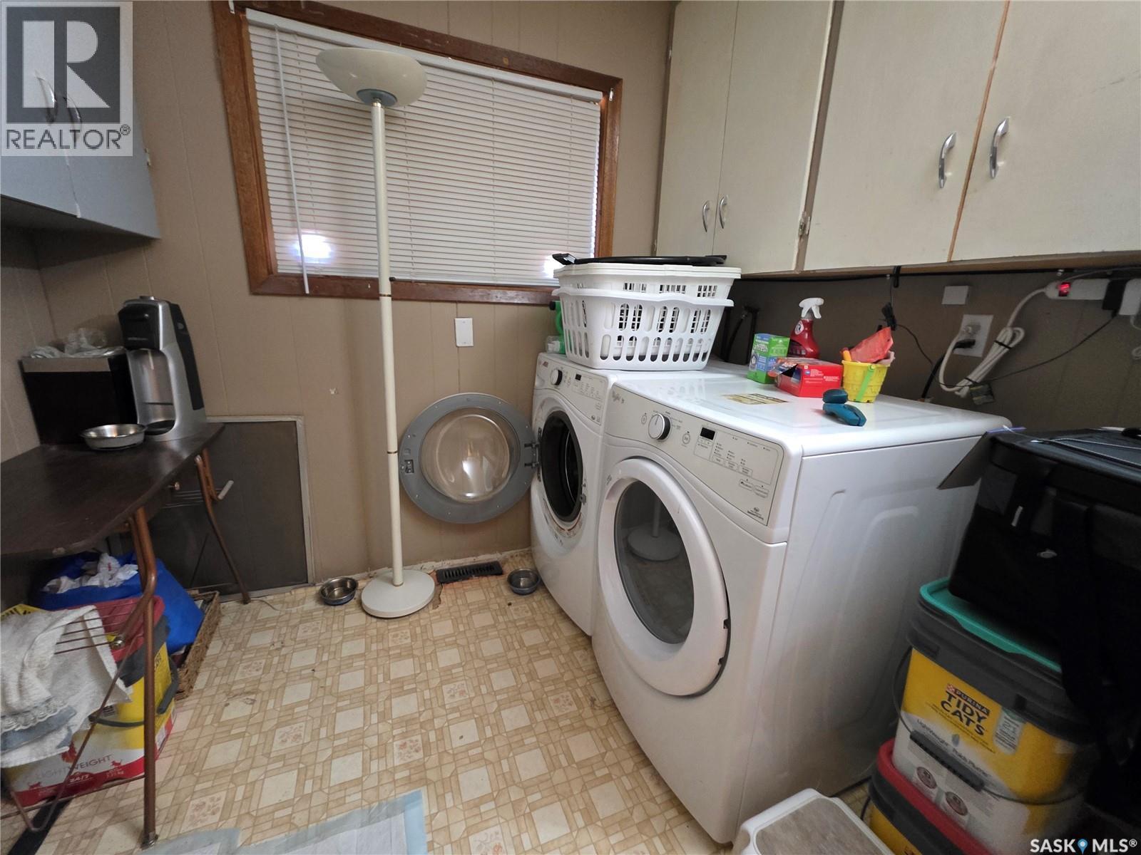 1328 Herbert Avenue, Herbert, SK - Indoor Photo Showing Laundry Room