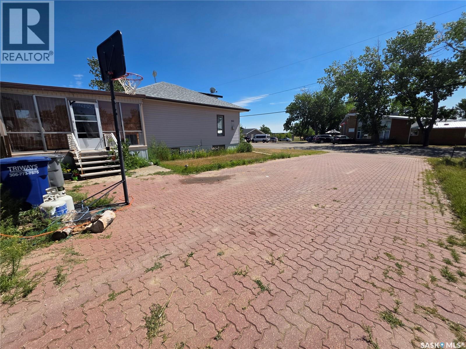 1328 Herbert Avenue, Herbert, SK - Outdoor