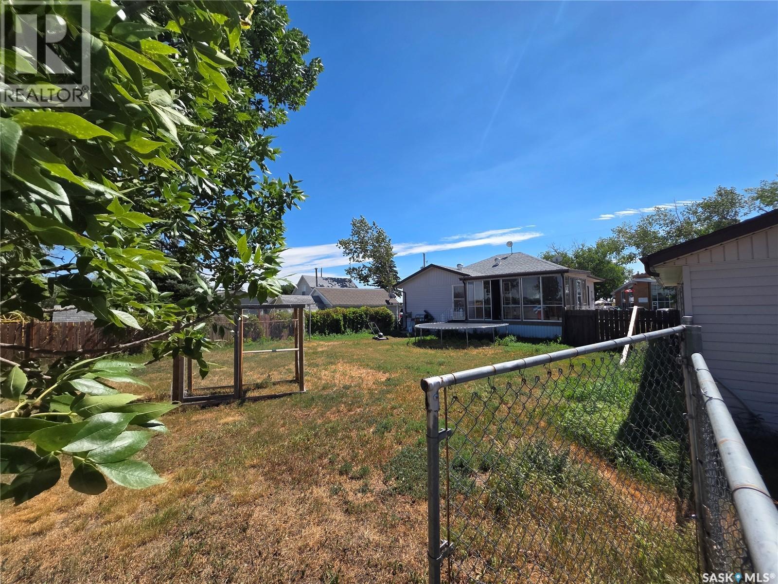 1328 Herbert Avenue, Herbert, SK - Outdoor