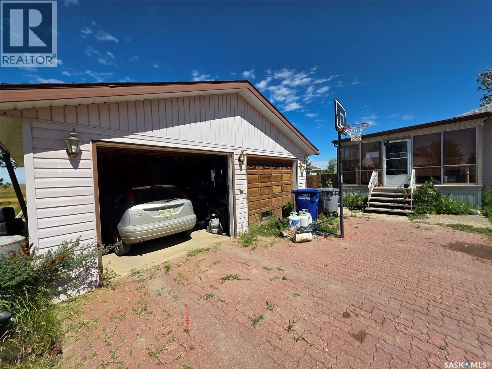 1328 Herbert Avenue, Herbert, SK - Outdoor