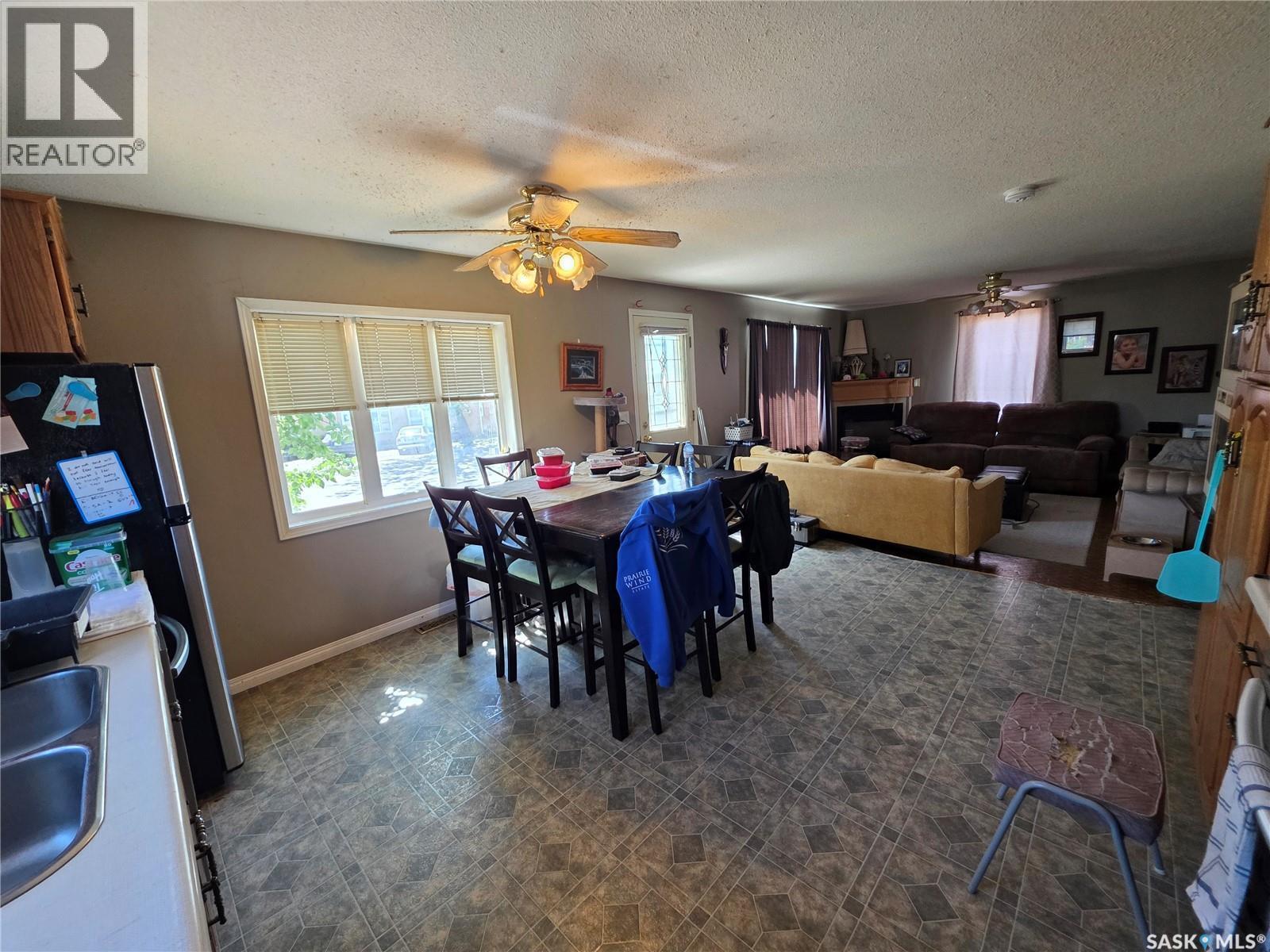 1328 Herbert Avenue, Herbert, SK - Indoor Photo Showing Dining Room