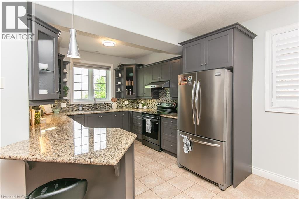 563 Woolgrass Avenue, Waterloo, ON - Indoor Photo Showing Kitchen With Upgraded Kitchen