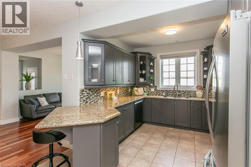 563 Woolgrass Avenue, Waterloo, ON - Indoor Photo Showing Kitchen