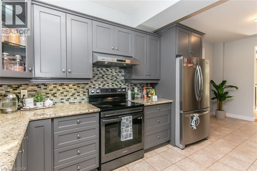 563 Woolgrass Avenue, Waterloo, ON - Indoor Photo Showing Kitchen