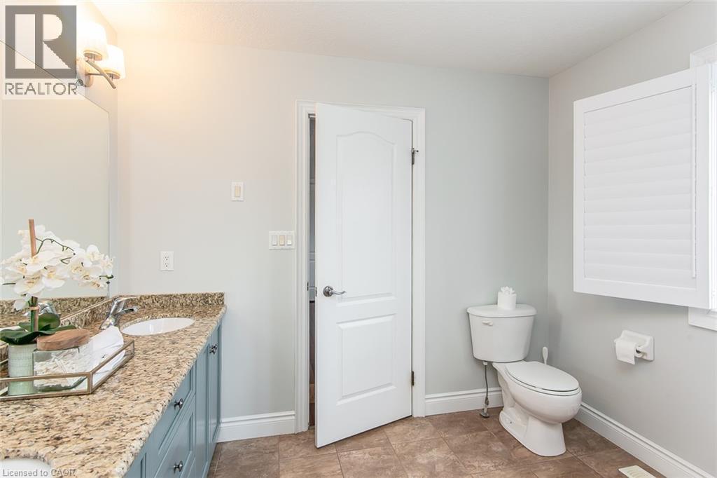 563 Woolgrass Avenue, Waterloo, ON - Indoor Photo Showing Bathroom