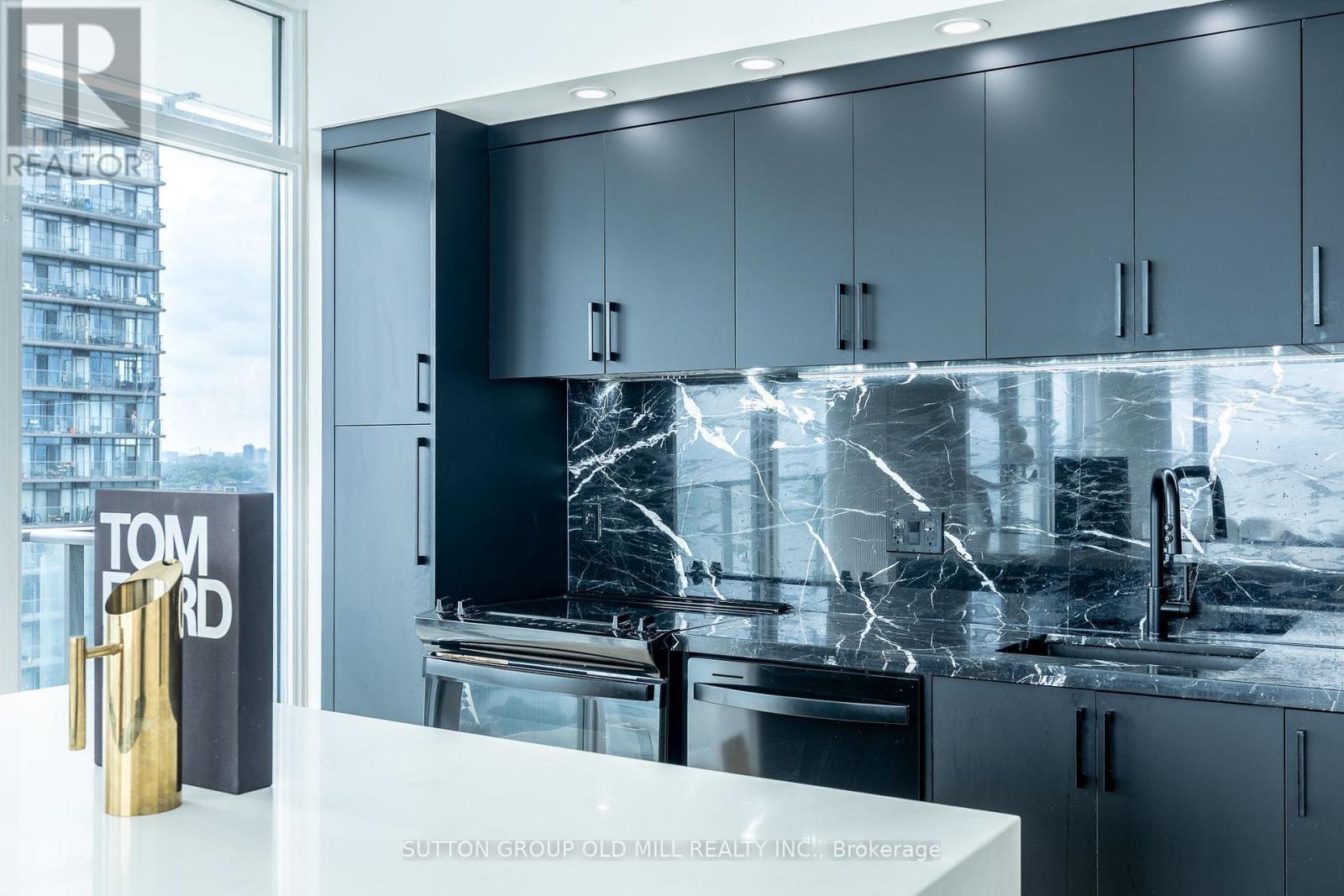2505 - 103 The Queensway, Toronto, ON - Indoor Photo Showing Kitchen