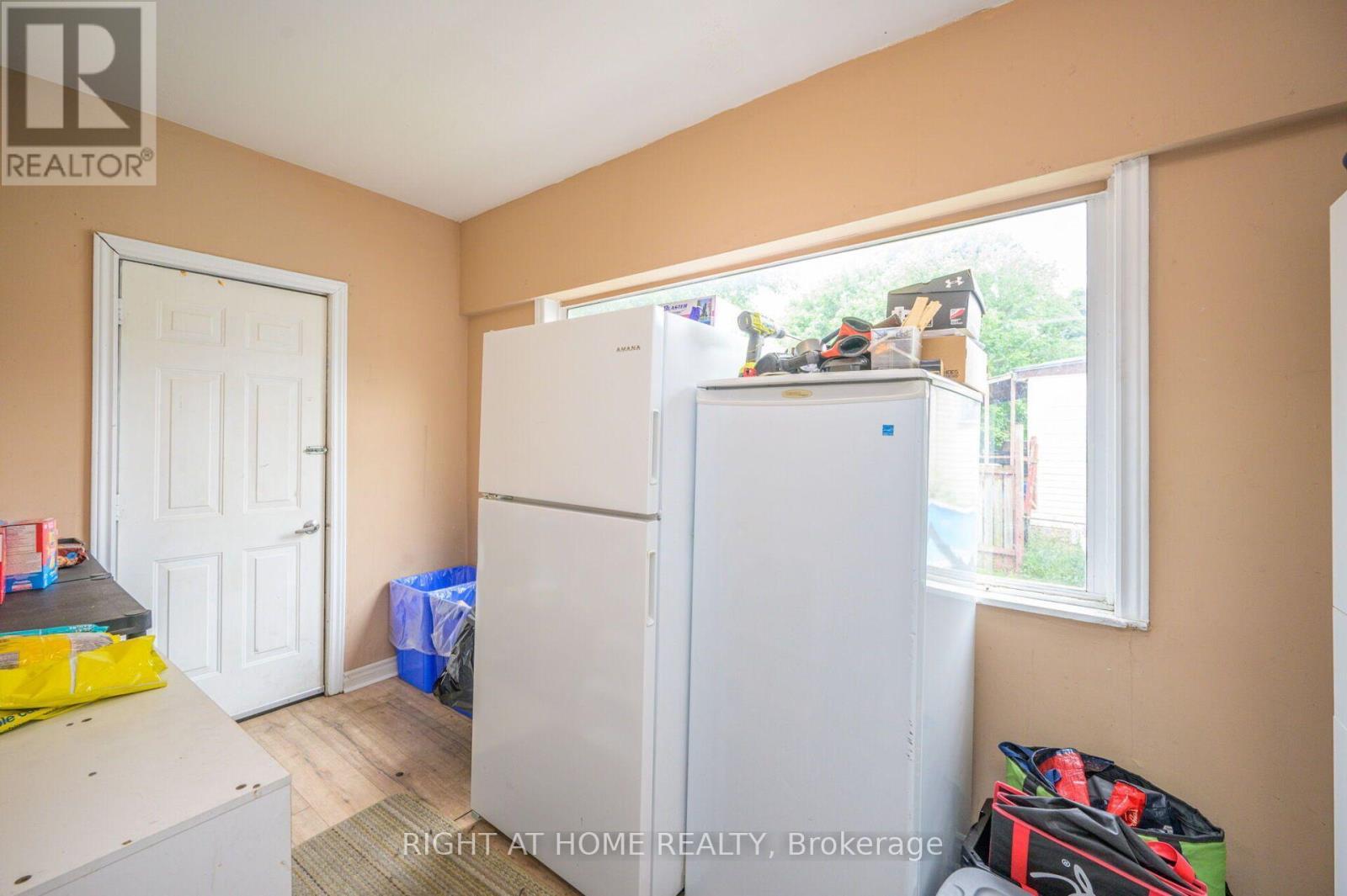 372 Beach Road, Hamilton, ON - Indoor
