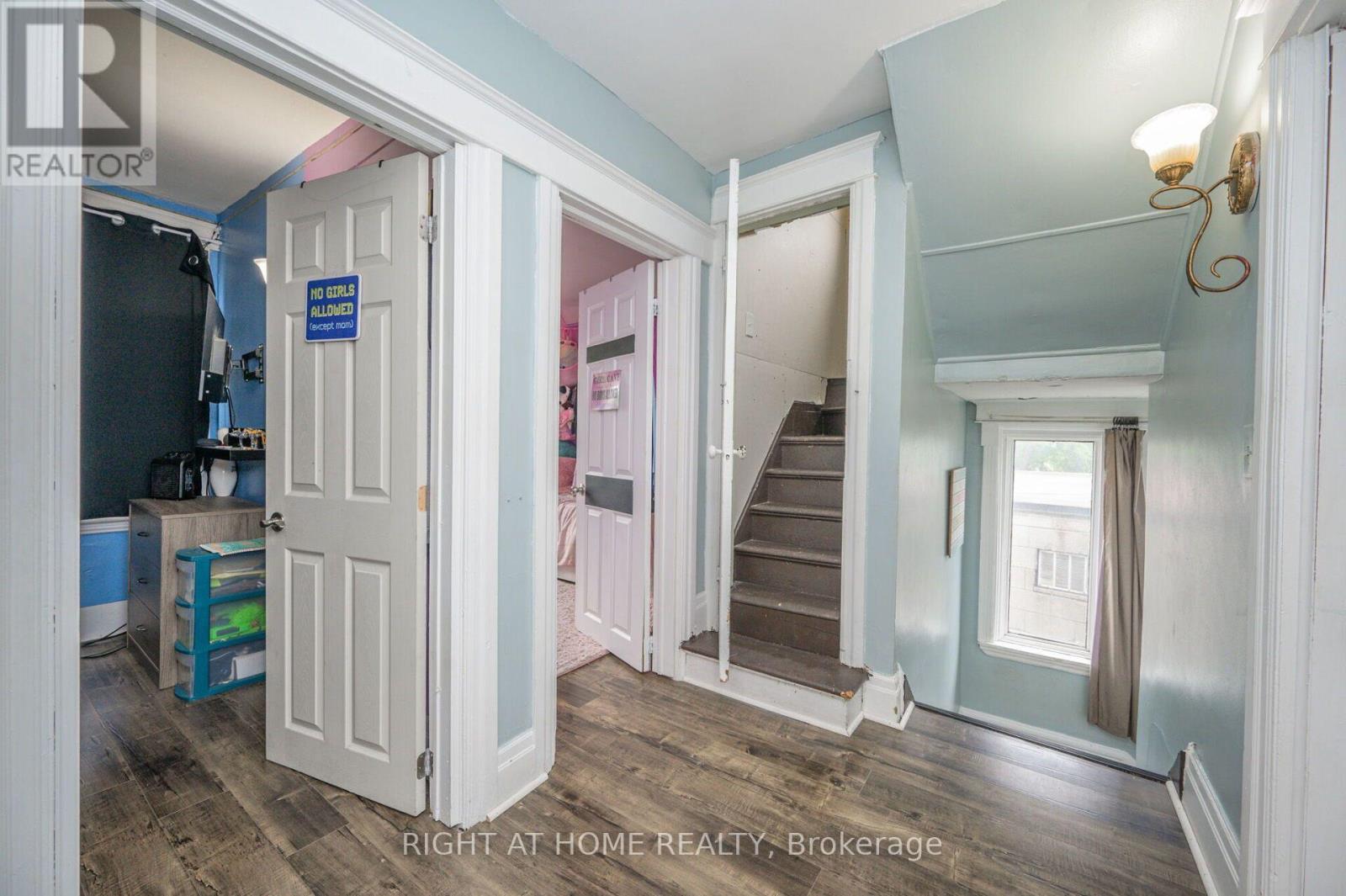 372 Beach Road, Hamilton, ON - Indoor Photo Showing Other Room