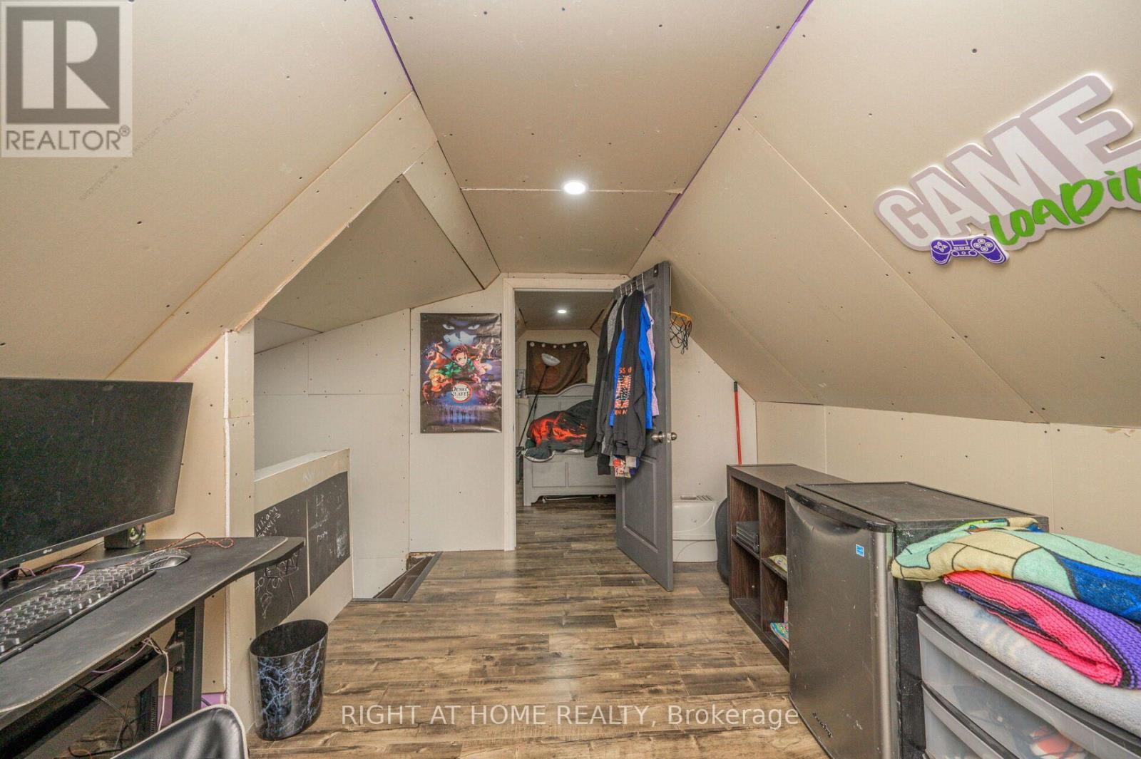 372 Beach Road, Hamilton, ON - Indoor Photo Showing Other Room