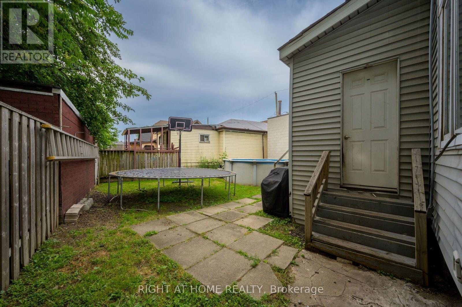 372 Beach Road, Hamilton, ON - Outdoor