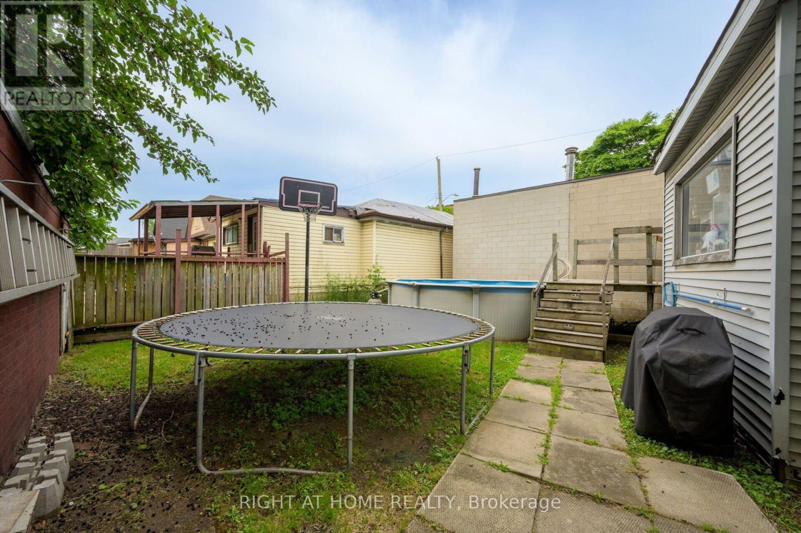 372 Beach Road, Hamilton, ON - Outdoor With Exterior