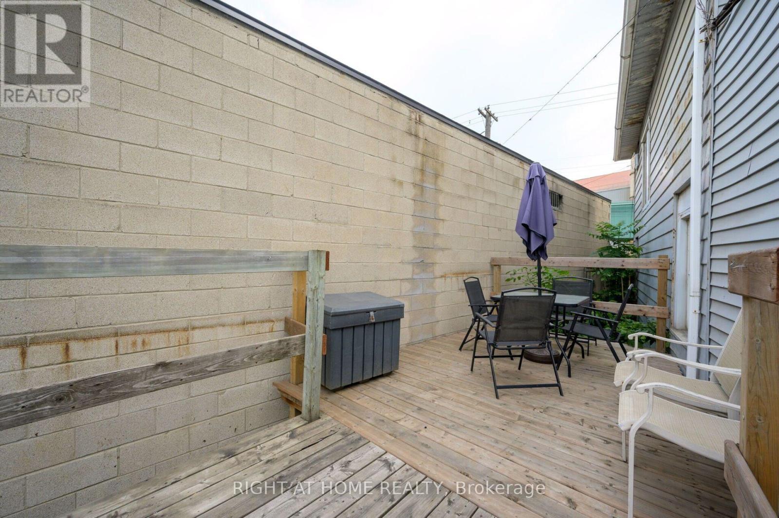 372 Beach Road, Hamilton, ON - Outdoor With Exterior