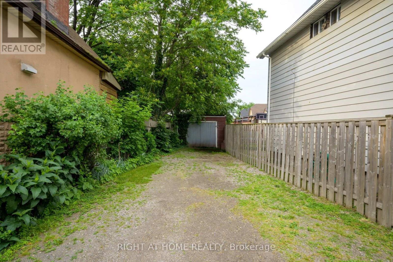 372 Beach Road, Hamilton, ON - Outdoor