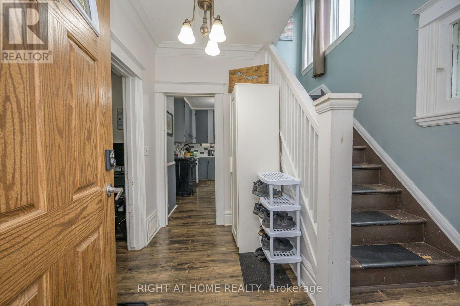 372 Beach Road, Hamilton, ON - Indoor Photo Showing Other Room