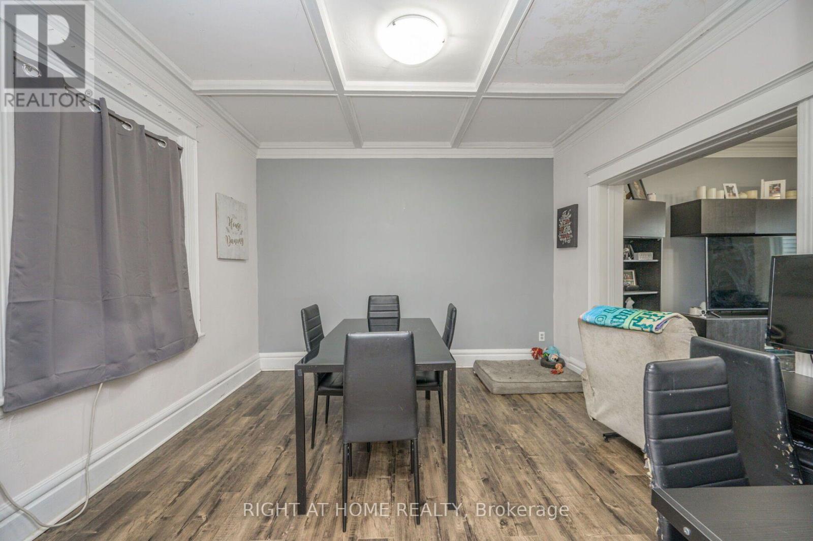 372 Beach Road, Hamilton, ON - Indoor