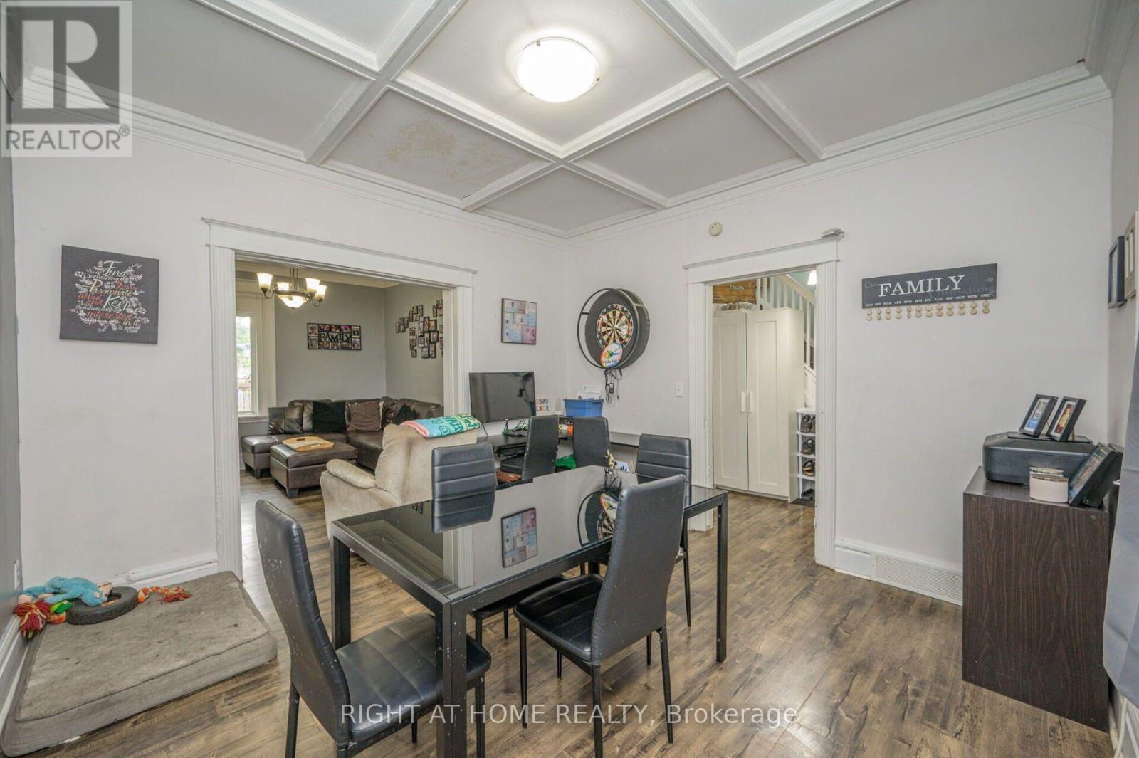 372 Beach Road, Hamilton, ON - Indoor Photo Showing Dining Room