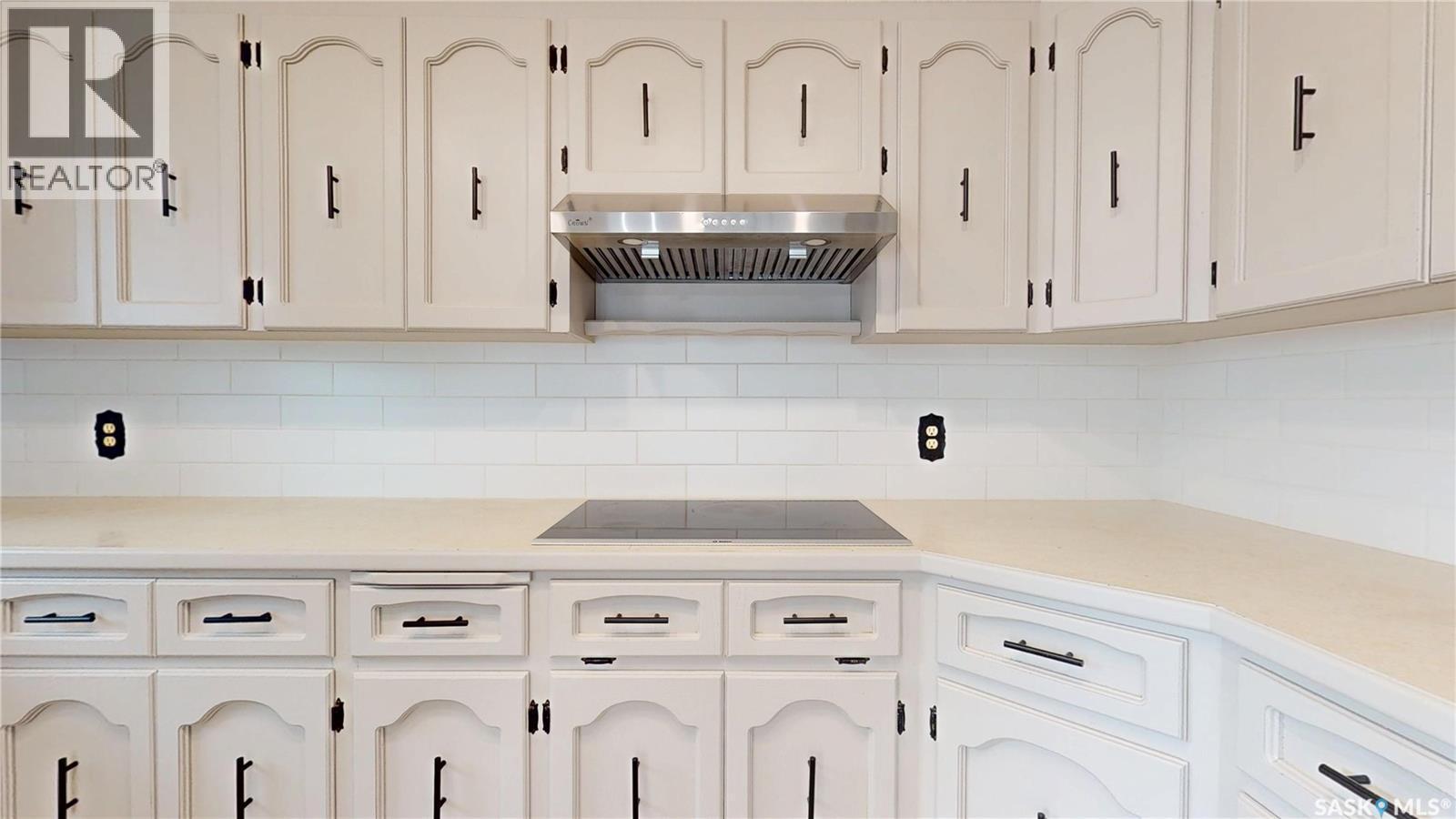 155 Wells Street, Regina, SK - Indoor Photo Showing Kitchen