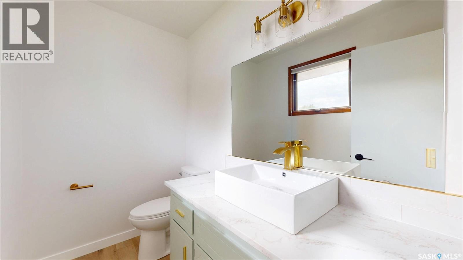 155 Wells Street, Regina, SK - Indoor Photo Showing Bathroom