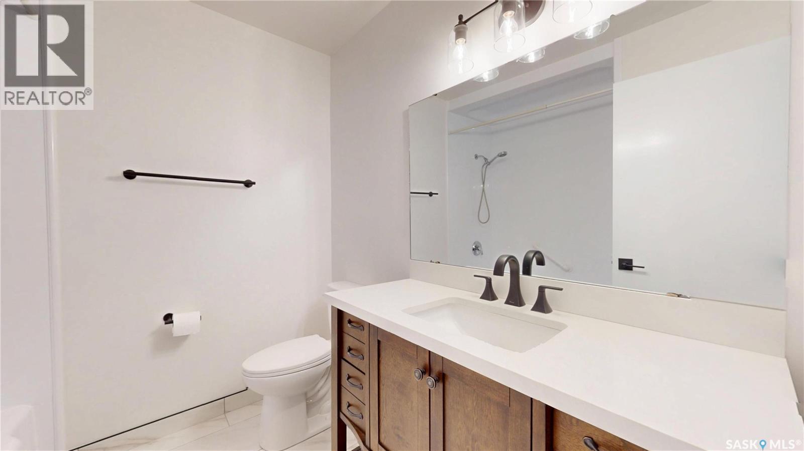 155 Wells Street, Regina, SK - Indoor Photo Showing Bathroom