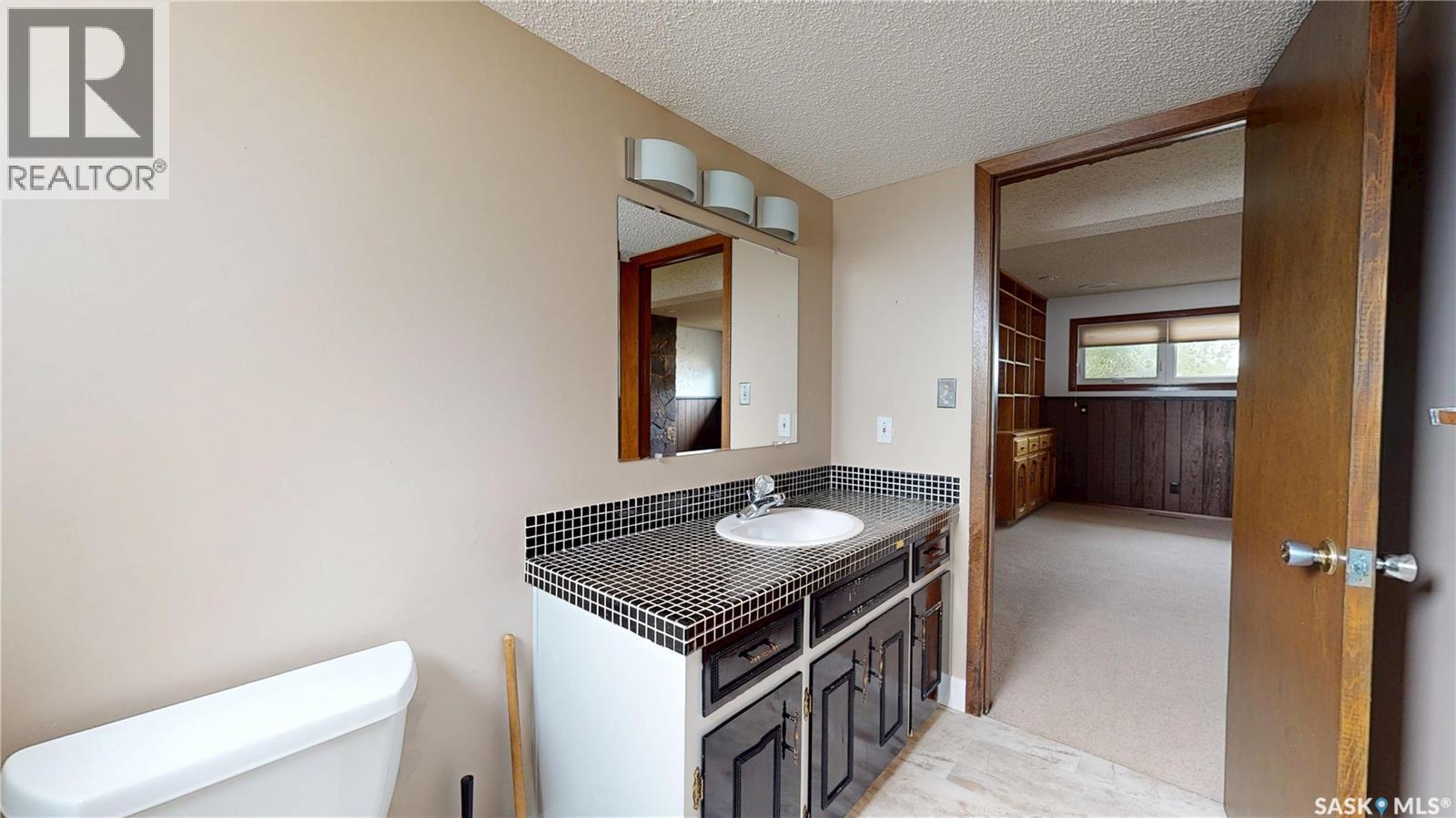 155 Wells Street, Regina, SK - Indoor Photo Showing Bathroom