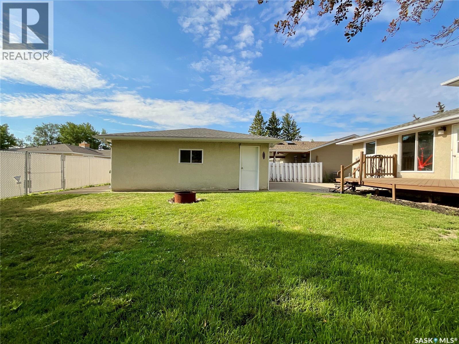 155 Wells Street, Regina, SK - Outdoor With Deck Patio Veranda