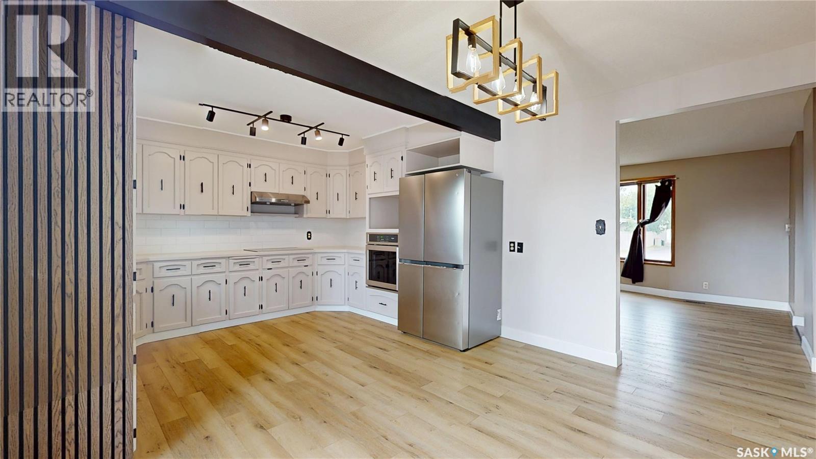 155 Wells Street, Regina, SK - Indoor Photo Showing Kitchen