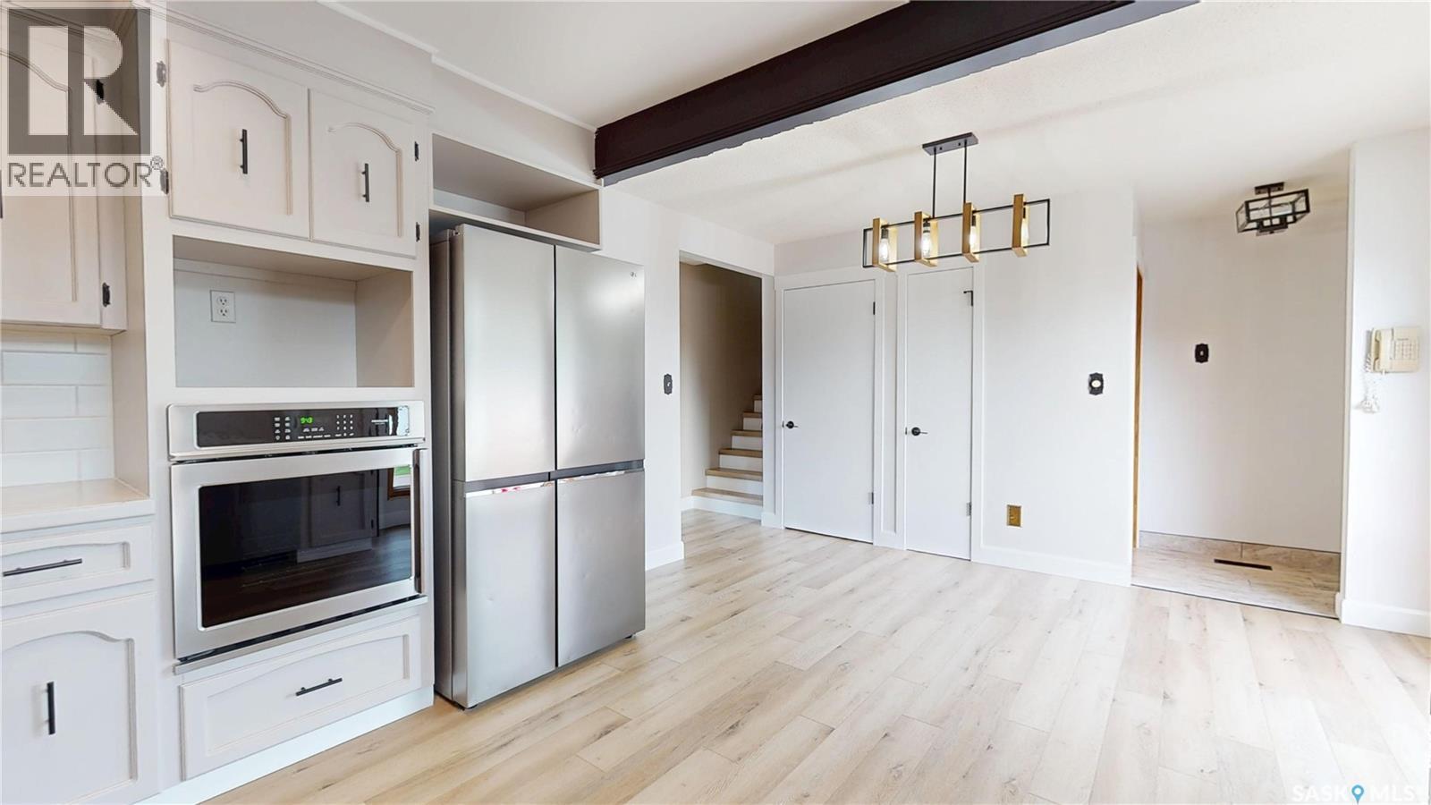 155 Wells Street, Regina, SK - Indoor Photo Showing Kitchen